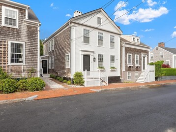 32 Pine Street