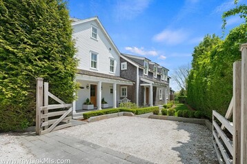 10 Old Westmoor Farm Road