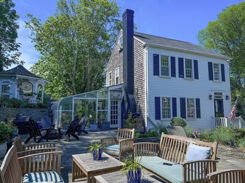 33 Pleasant Street