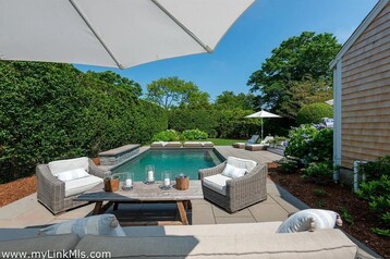 29 Main Street and 1 West Sankaty Road 1