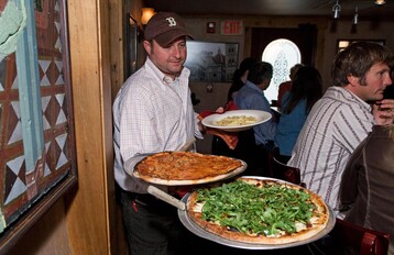 Pi Pizzeria Nantucket Gallery 19 5